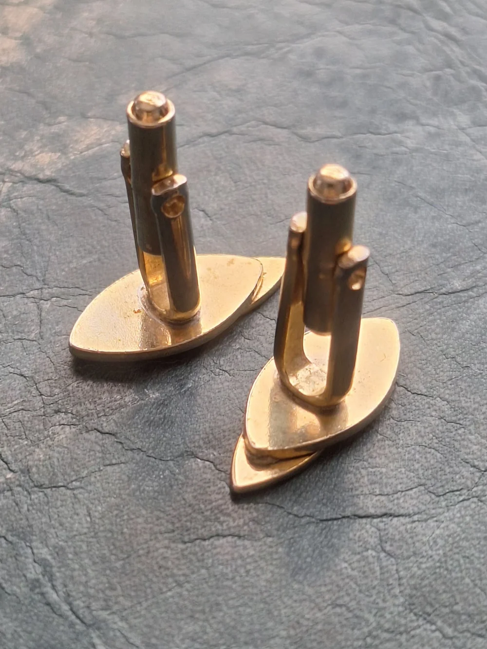 Vintage Gold Men’s Cufflinks with Textured Leaf Accent